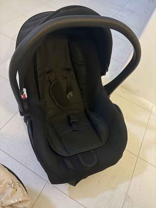 Vendo carrinho de bebé com ovo