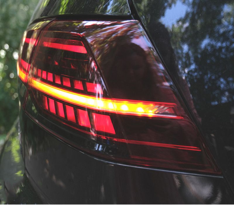 FAROLINS LED VOLKSWAGEN VW GOLF 7 7.5 12-20 INDICADORES DINÂMICOS VERMELHO