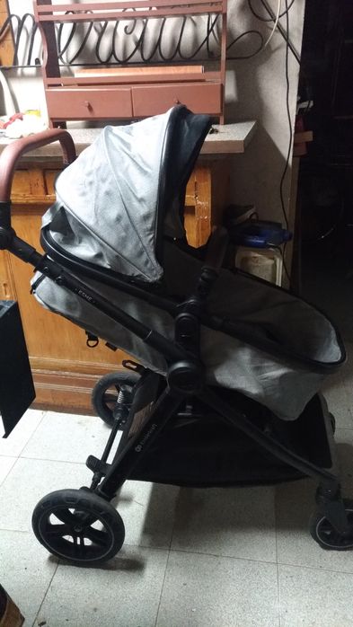 Carrinho de bebé Kinderkraft com suspensão