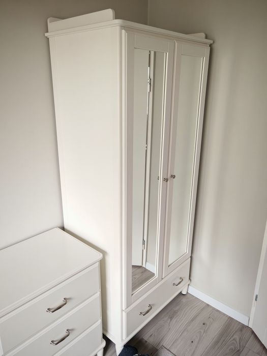 Szafa Ikea Tyssedal biała z lustrem i szufladą