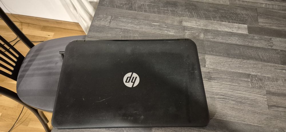 Laptop HP z zasilaczem i myszką. SSD 1TB, 8GB RAM