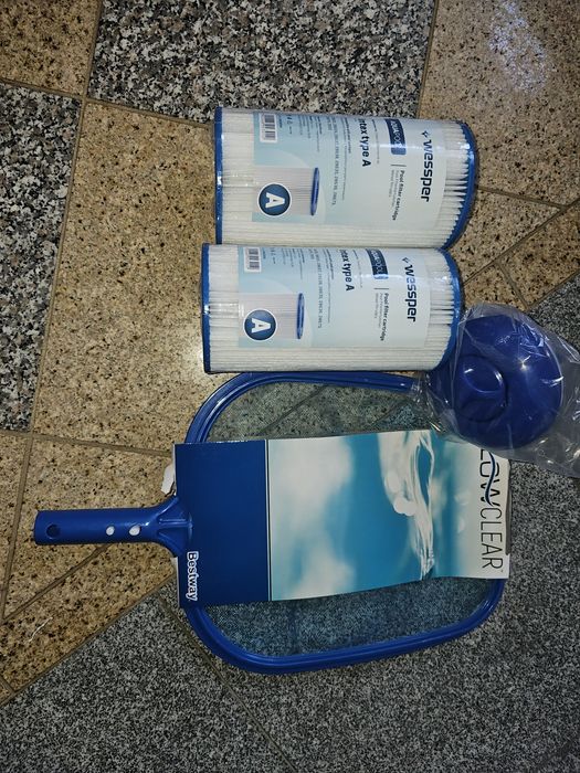 Zestaw akcesoriów do czyszczenia basenu