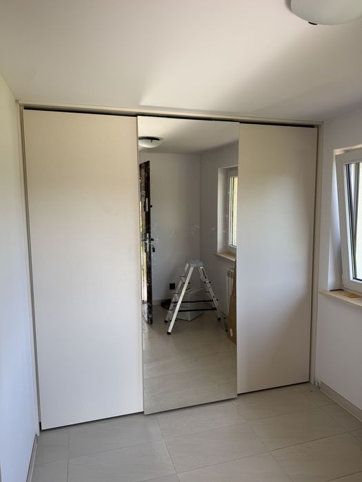 Szafa z systemem Hettich i prowadnicami BLUM – solidne wykonanie