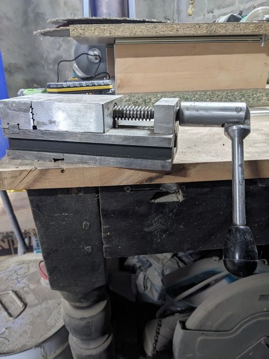 Лещата лекальні тиски .Торг.