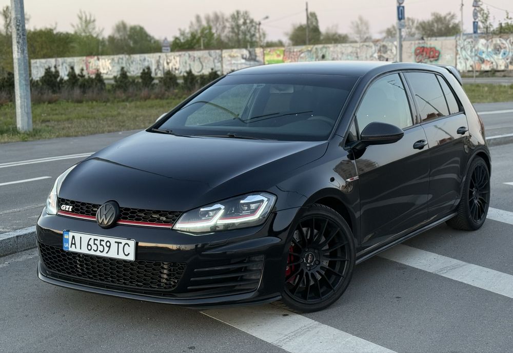 Продам GOLF 7 GTI 2015(16)