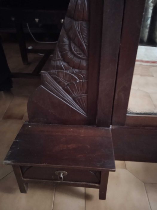 Espelho antigo em madeira