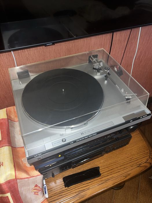 JVC L-A31 програвач вінілових платівок.