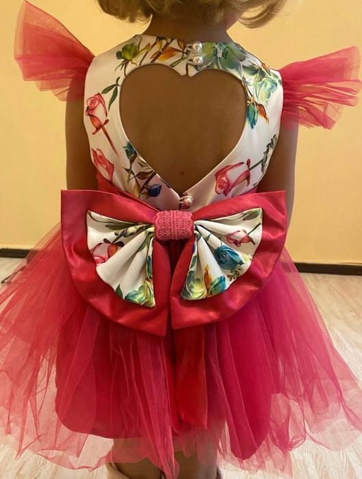 Дитяче святкове плаття неперевершений дизайн з квітами