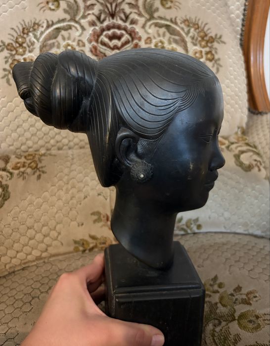 Cabeça em bronze – Jovem mulher asiática – Indochina, início do século XX