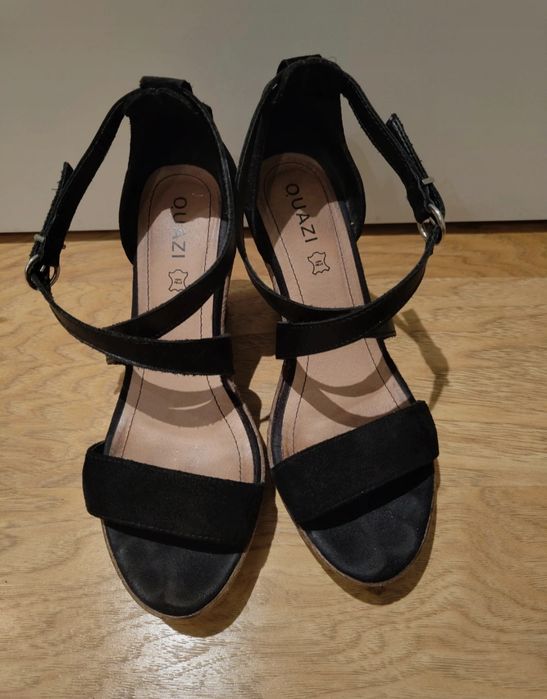 Sandały na koturnie Quazi czarne 37