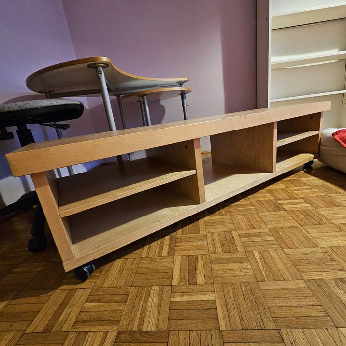 Niska szafka na kółkach