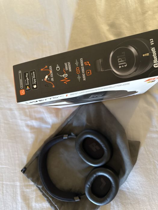 JBL LIVE775NC Headphones