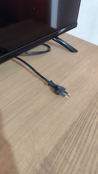 Smart TV de 32 polegadas Kunft - Bom Estado 
 – Bom estado