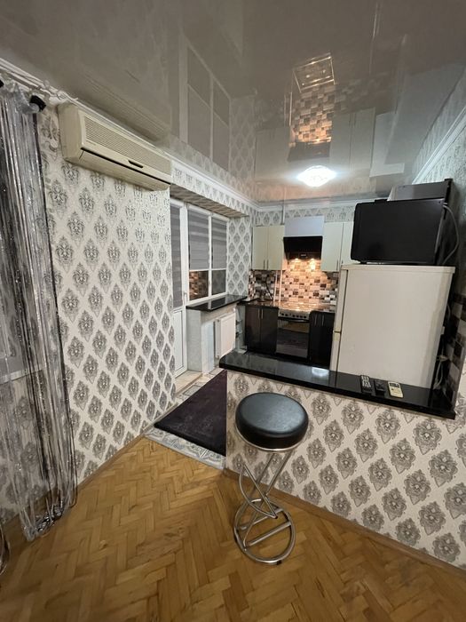 Подобова (посуточно) оренда квартири(центр, біля фонтана) вул.Миру 29.