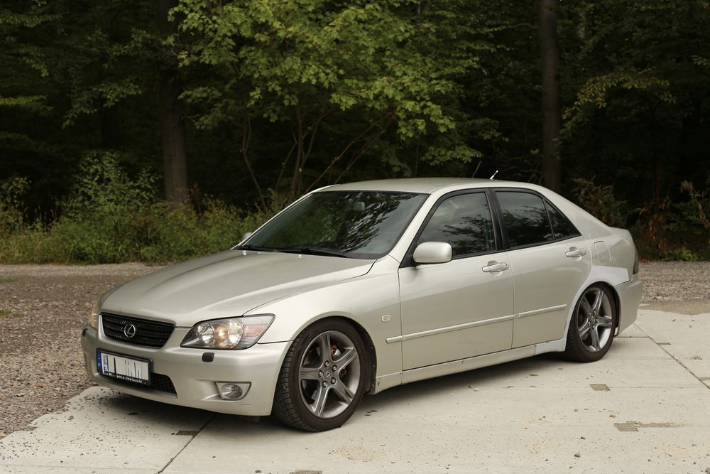 Lexus IS200