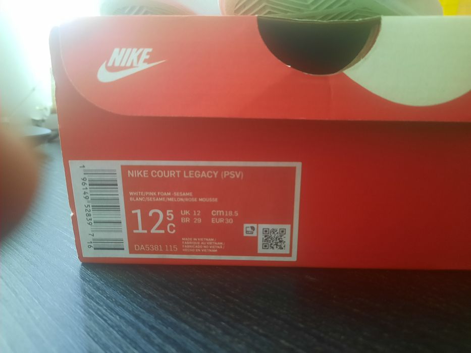 Продам дитячи  кеди для дівчинки Nike