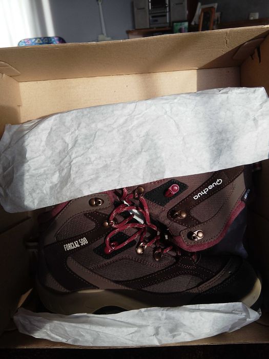 Продам нові кросівки.