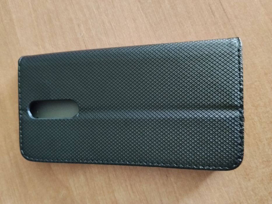 Xiaomi Redmi 8 etui Magnet czarne.