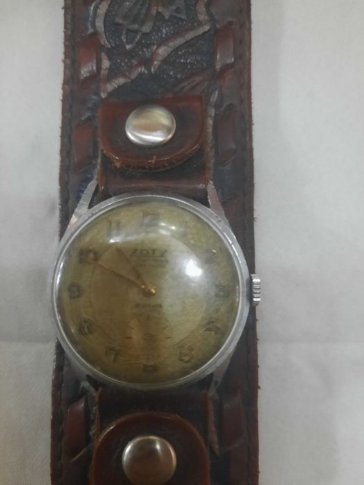 Relógio antigo com bracelete em pele
