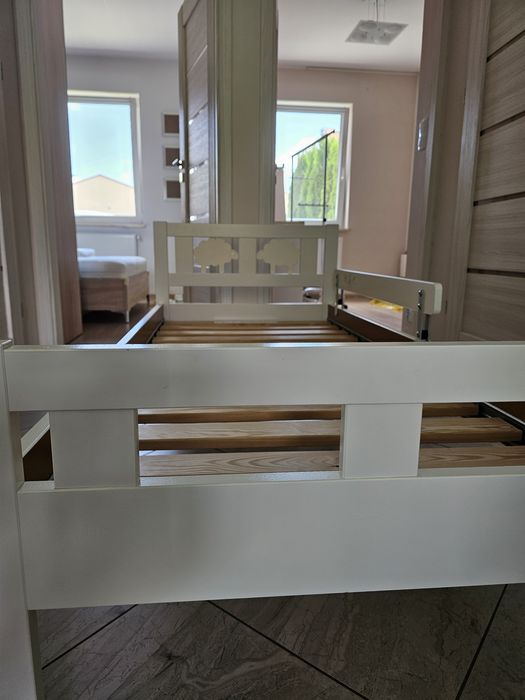 Łóżko dziecięce z materacem