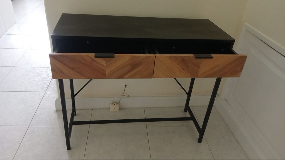 Mesa para hall de entrada