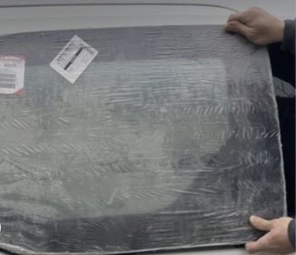 скло лівої зсувної дверки Сітроен Берлінго Пежо Партнер вантажів