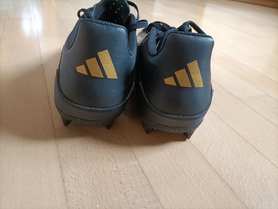 Buty adidas. Korki na murawę