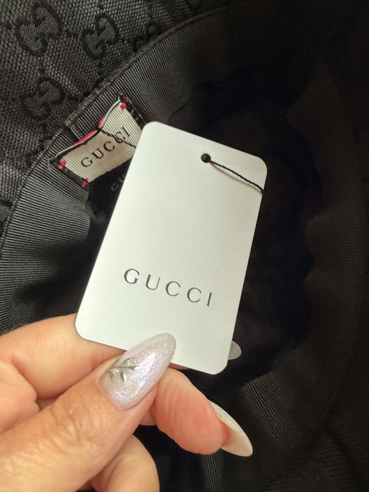 Gucci – czarny kapelusz bucket z monogramem GG