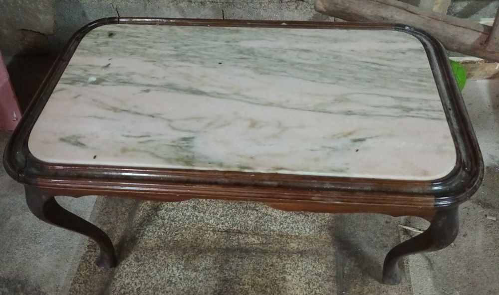 Mobília de sala  madeira maciça  em bom estado .