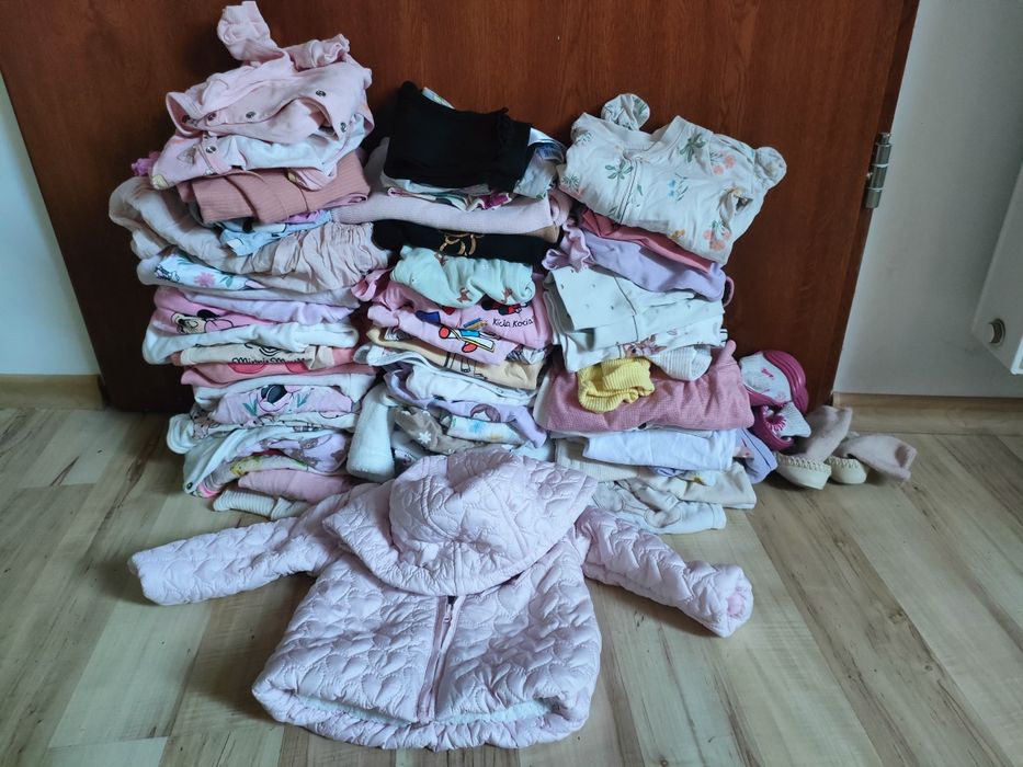 Spora ilość ubrań dla dziewczynki