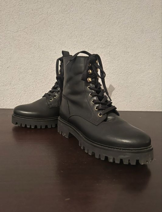 Botas pretas como novas