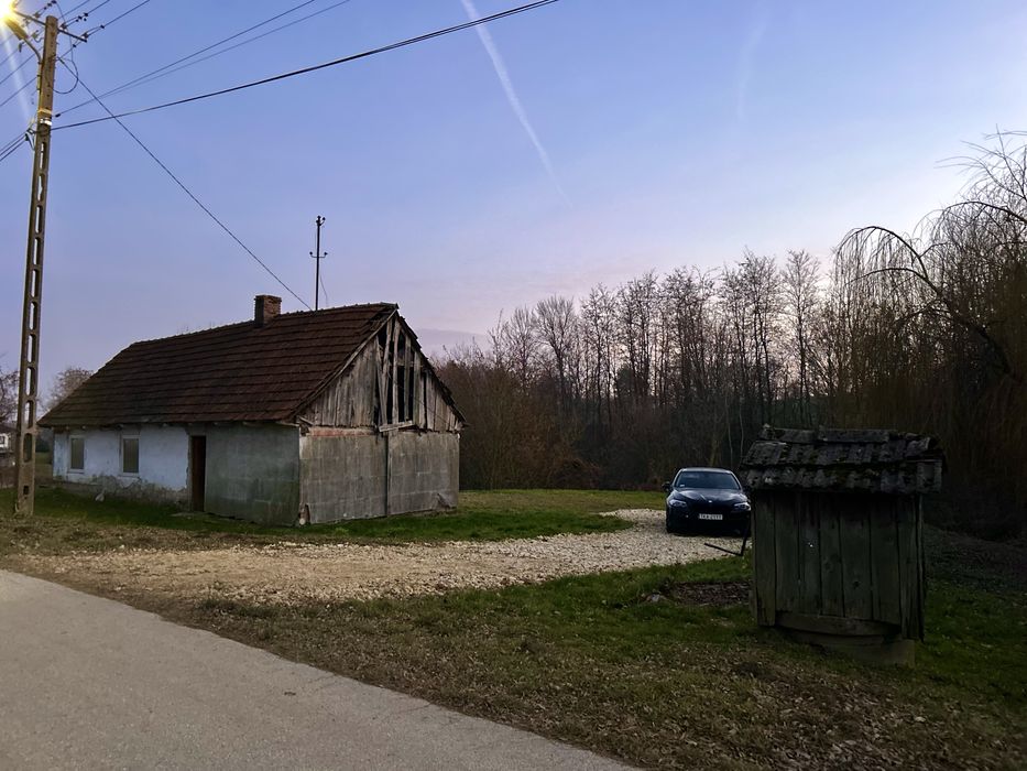 21 arów ciszy z prywatnym laskiem i starym domem