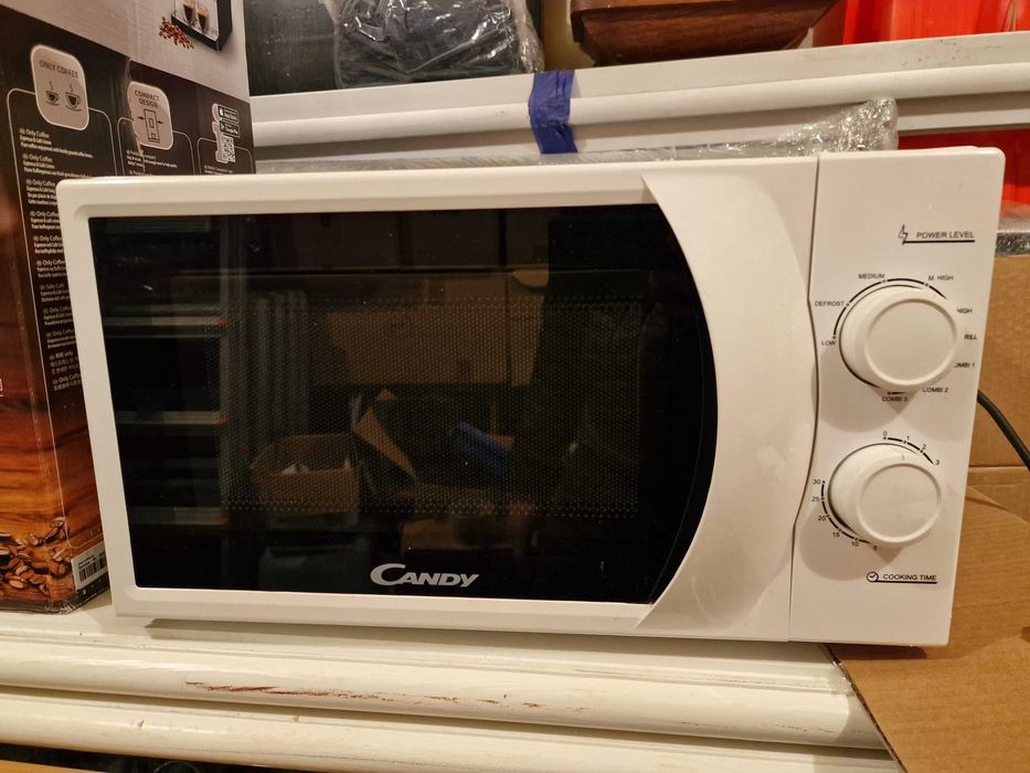 Kuchenka mikrofalowa Candy CMG 2071M, 700 W, grill.