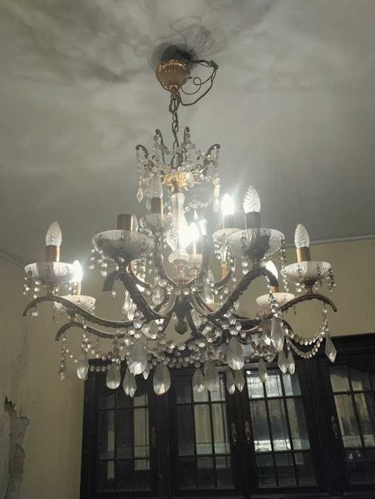 Candeeiro antigo de 12  braços em bronze e cristal