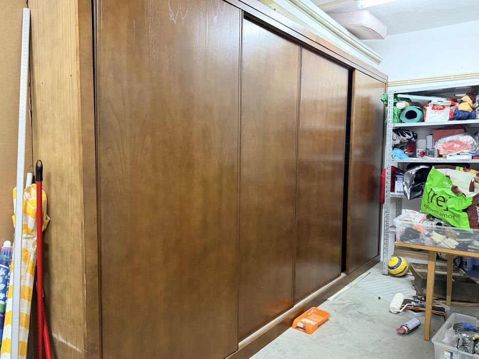 Roupeiro Madeira Maciça excelente estado