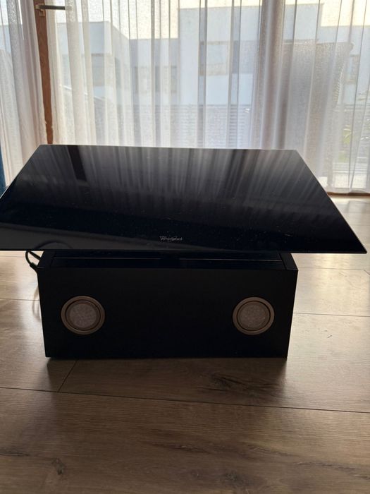 Okap kominowy, przyścienny Whirlpool AKR 037 G BL