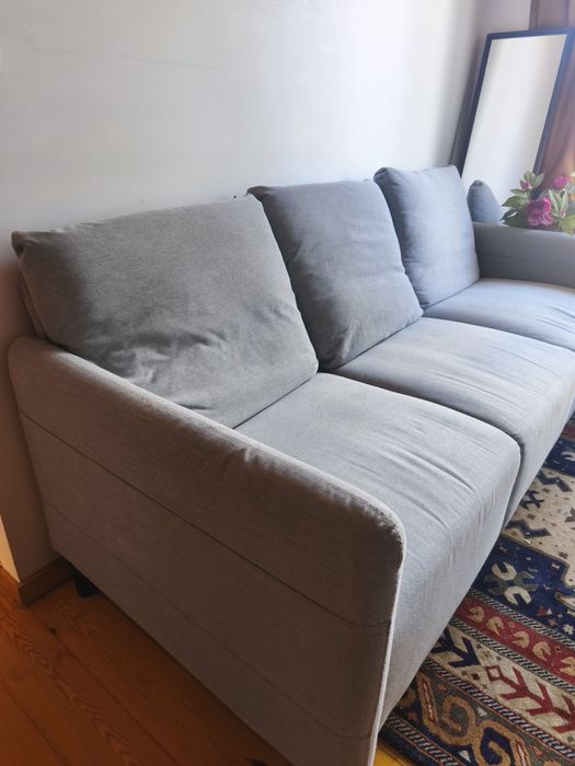 Vendo sofá cinzento de 3 lugares