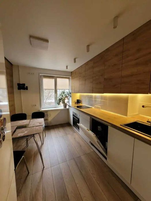 Продам 3к квартиру низ пр Поля Кирова Дорогой ремонт Торг