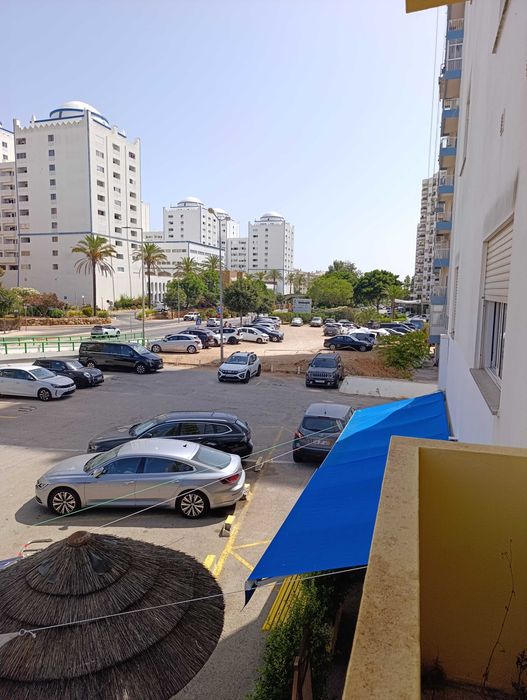 AP T1 na Praia da Rocha , Portimão parqueamento, prédio com piscina