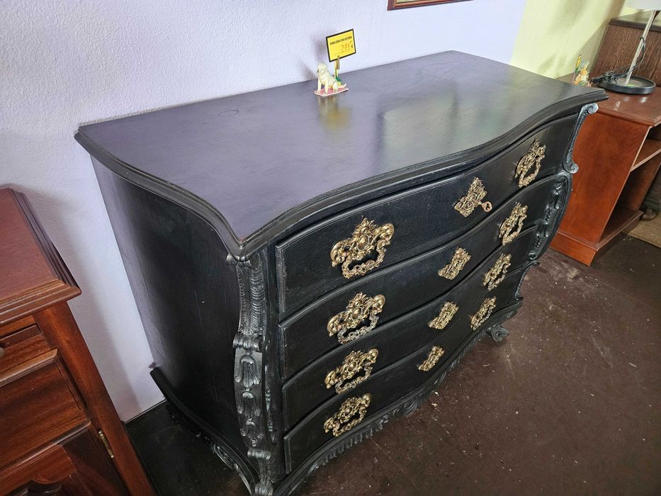 Cómoda antiga em madeira maciça - Bom estado geral