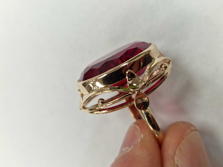 Złoty pierścionek damski/ 585/ 11.85 gram/ R16.5/ Korund/ XX wiek