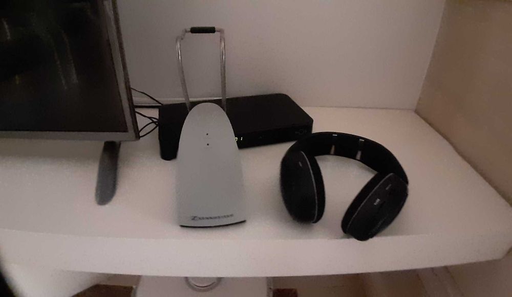 Headphones sem fios Sennheiser . Pode ligar à televisão