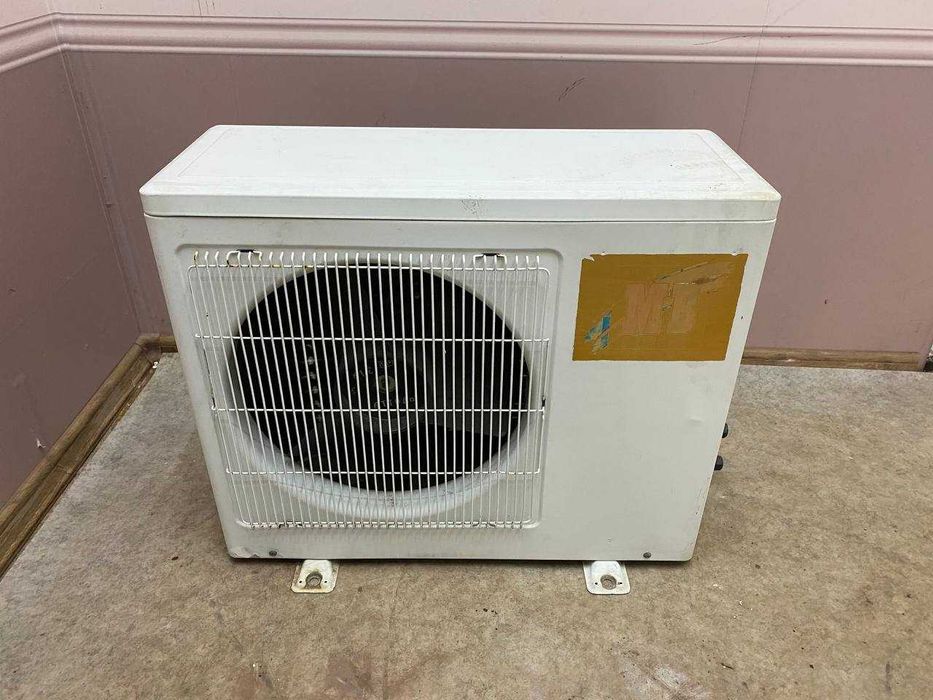Зовнішній блок кондиціонера midea mb2.6sh-r2 на 25м2. В гарному стані