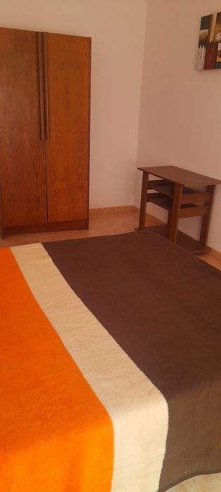 Alugo quarto nas Mercês