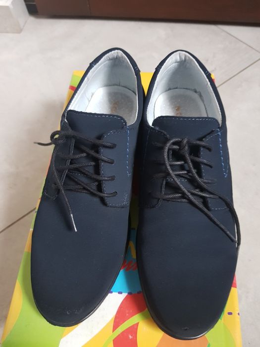 Buty komunijne chłopięce  granatowe rozm 32