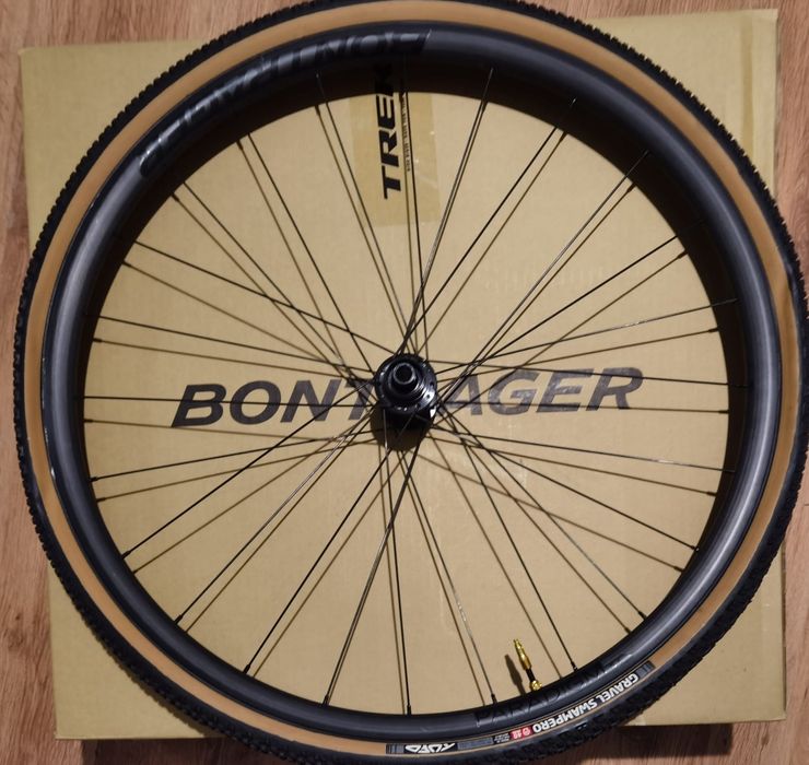 Koło przednie 28" BONTRAGER PARADIGM SL + opona