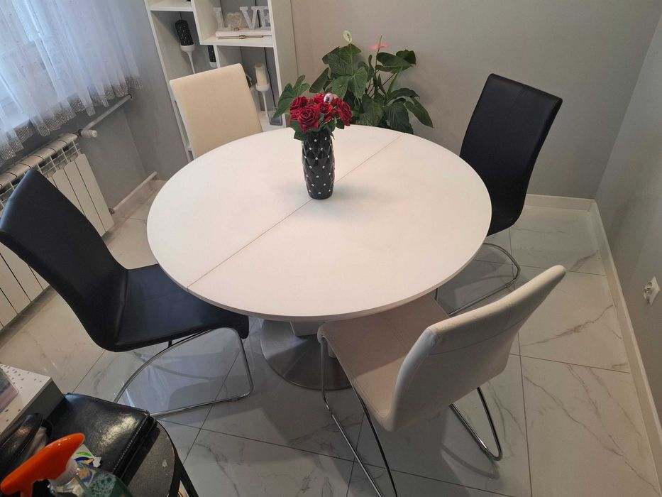 Sprzedam okrągły stół z krzesłami
