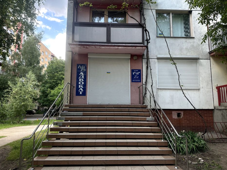 Продаж комерційної нерухомості: офіс та магазин