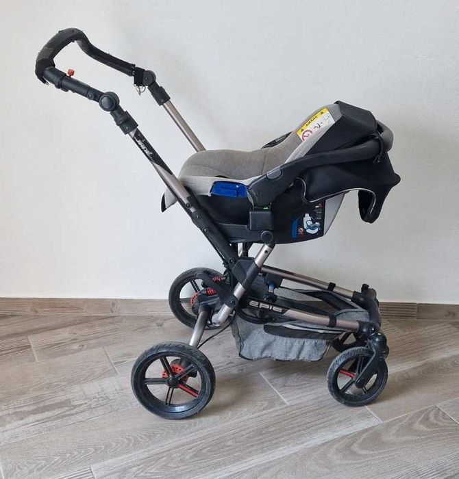 Carrinho de passeio para bebé da marca Jané