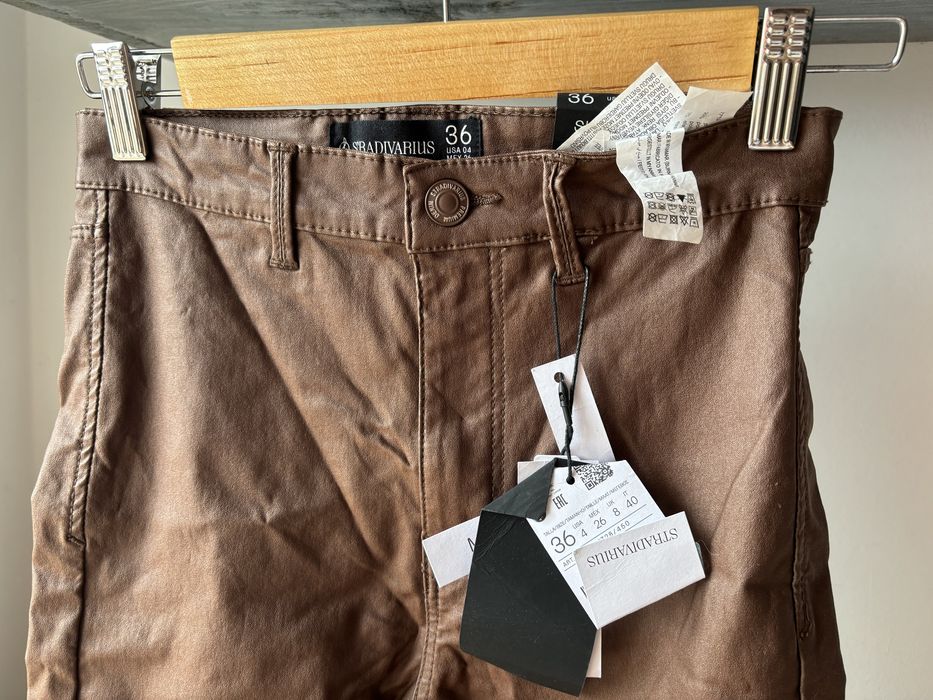 Spodnie woskowane brązowe Stradivarius